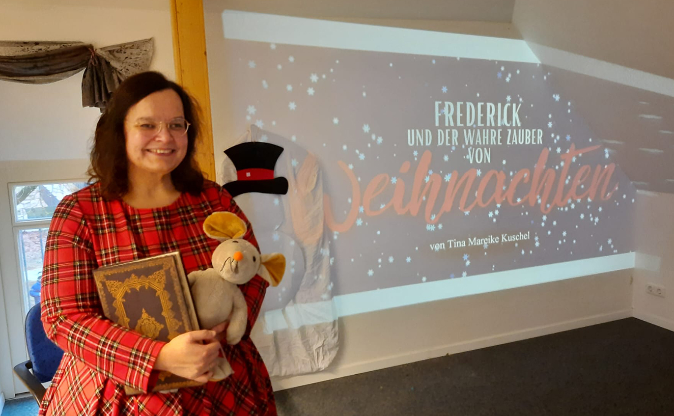 Tina Mareike Kuschel während ihrer Lesung von "Frederick und der wahre Zauber von Weihnachten"